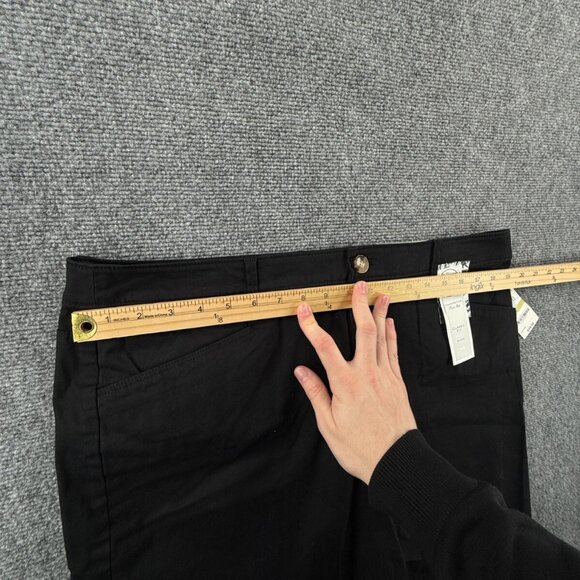 NWT Charter Club Shorts Women Size 14 Black Pockets Cotton Stretch Classic Fit - Picture 12 of 13